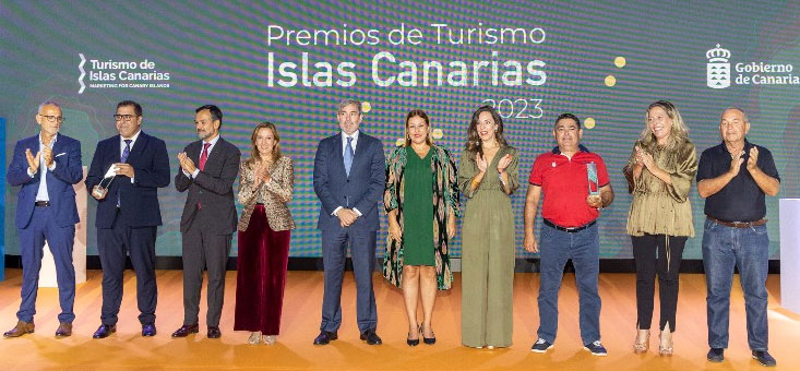 Turismo de Islas Canarias | Casa Rural Las Vigas y Hotel Riu Oliva Beach reciben los Premios de Turismo “Islas Canarias” en el acto celebrado en el TEA